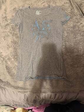 American Eagle Outfitters AE 77 New York Gray Graphic T-Shirt